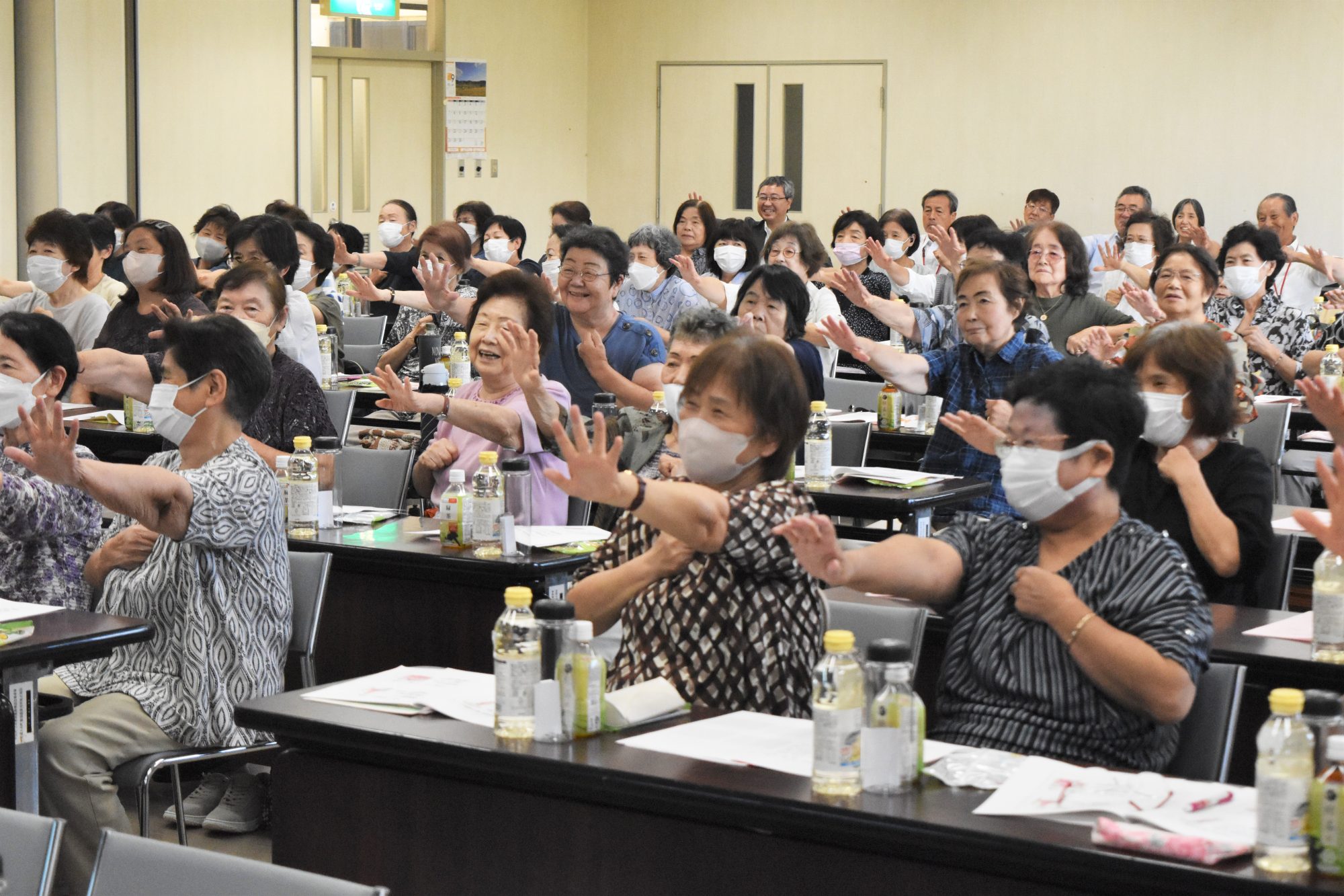 つながりが私を強くする笑顔あふれるつどいの時間 　毎日を頑張る女性に最高の「元気チャージ」と「仲間とのつながり」を。